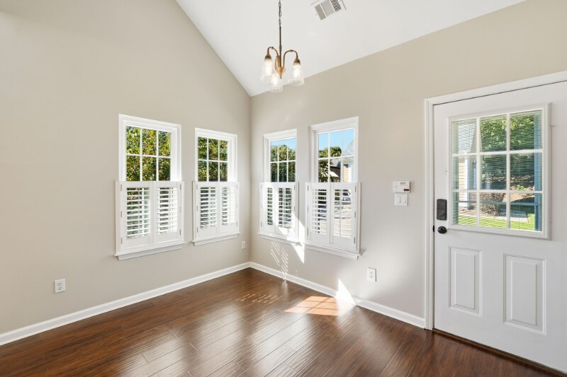 Building Photo - 202 Evergreen Trce