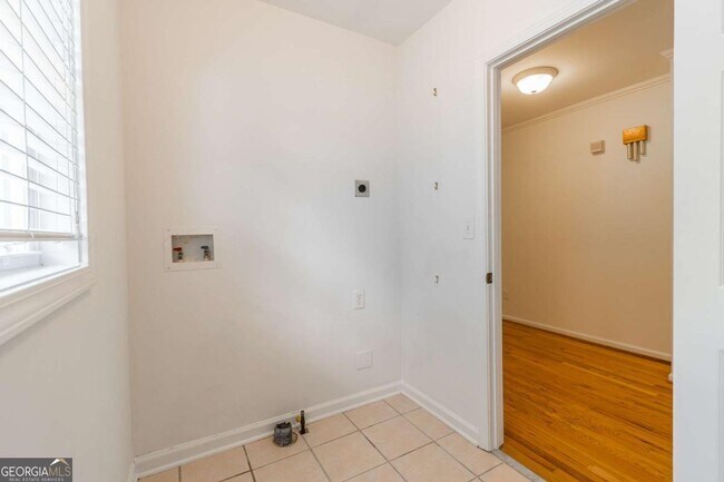 Building Photo - 2820 Hosea L Williams Dr NE