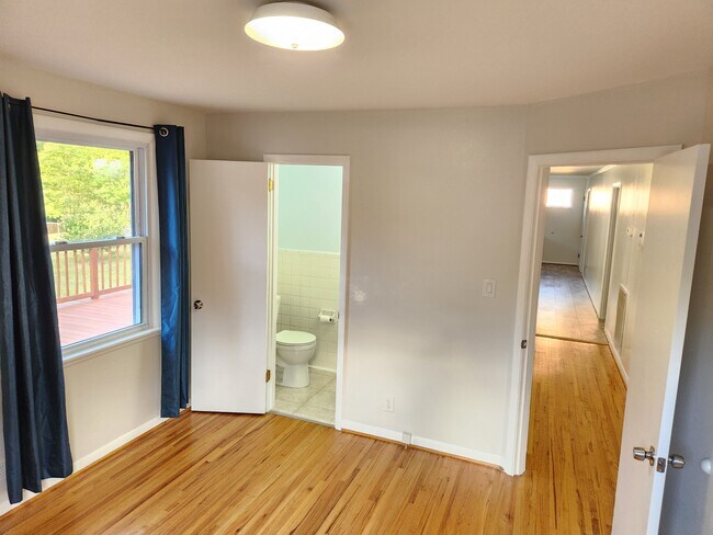 Building Photo - 139 Saratoga Dr