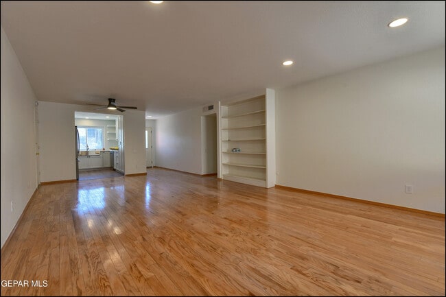 Building Photo - 3609 Okeefe Dr