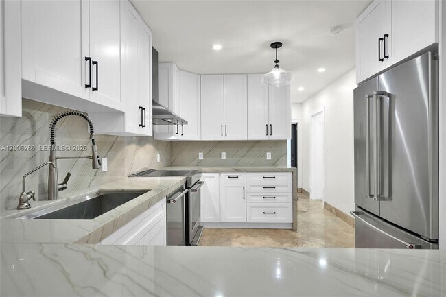 Building Photo - 6820 SW 86th Ave