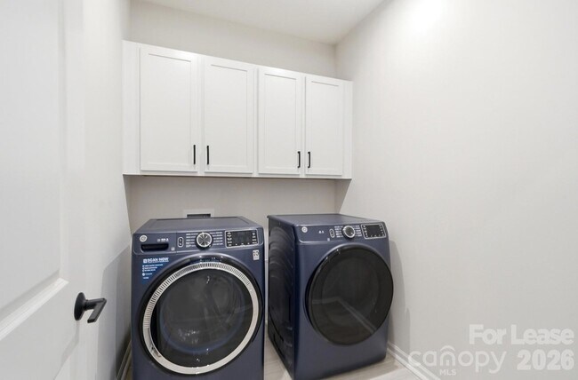 Building Photo - 615 Myrick Aly