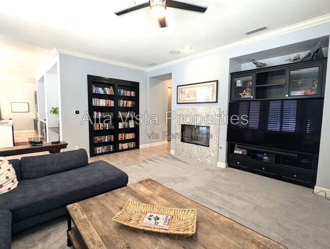 Building Photo - 9129 White Alder Ct