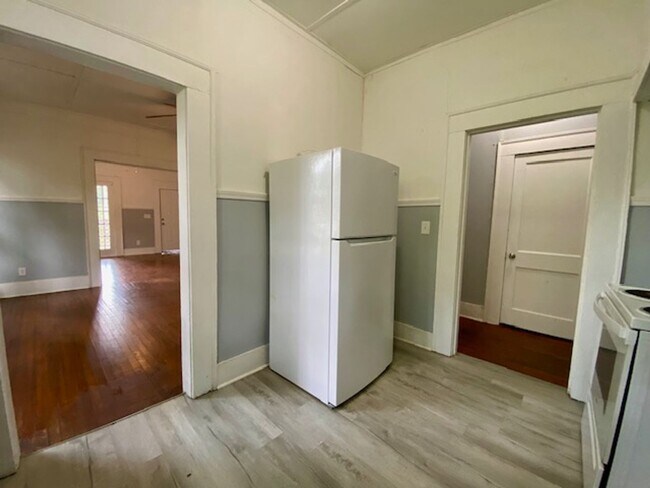 Building Photo - HISTORICAL HIGHLAND APARTMENTS FOR RENT!! ...