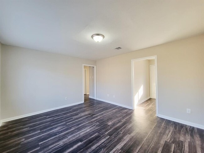Building Photo - 4119 Holloway Dr