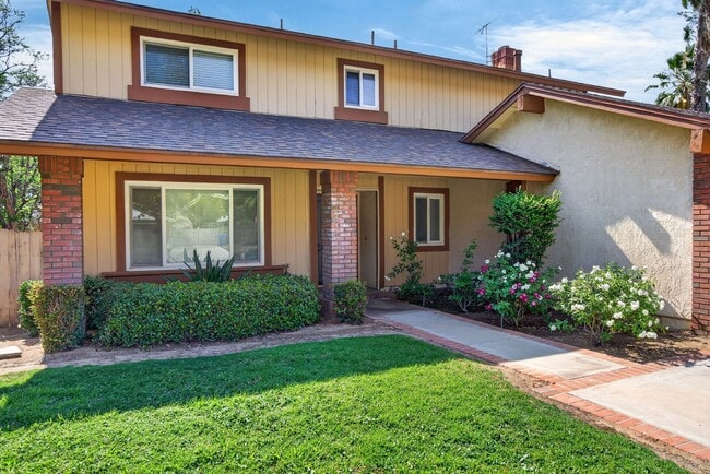 Building Photo - Canyon Crest Home