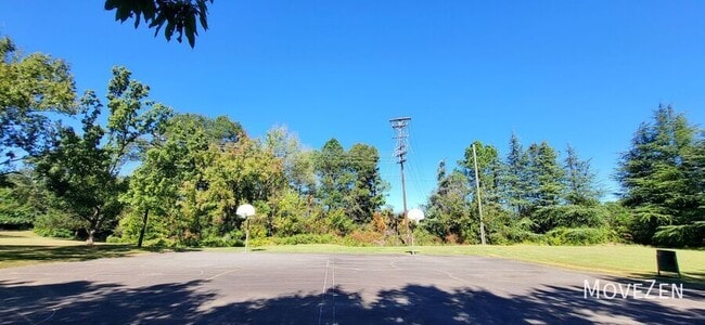 Building Photo - 7 Ratcale Ln