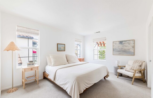 Building Photo - Spacious 3 Bed / 2.5 Bath Home in Chula Vista – Available May 15th