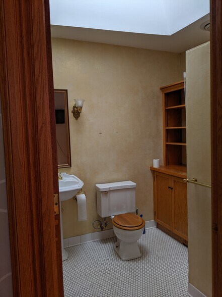 Downstairs bathroom with washer/dryer - 256 Bryant St