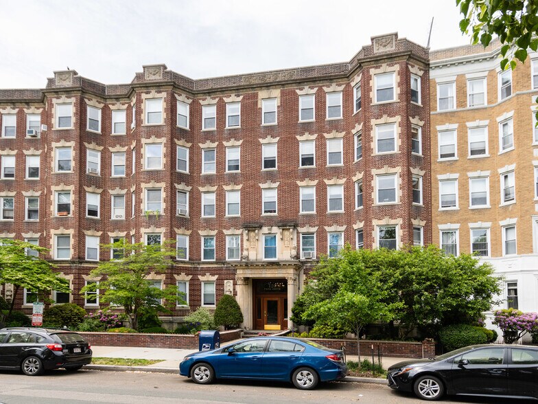 Building Photo - 131 Park Dr