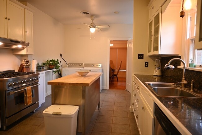 Building Photo - 401 W Nations Ave