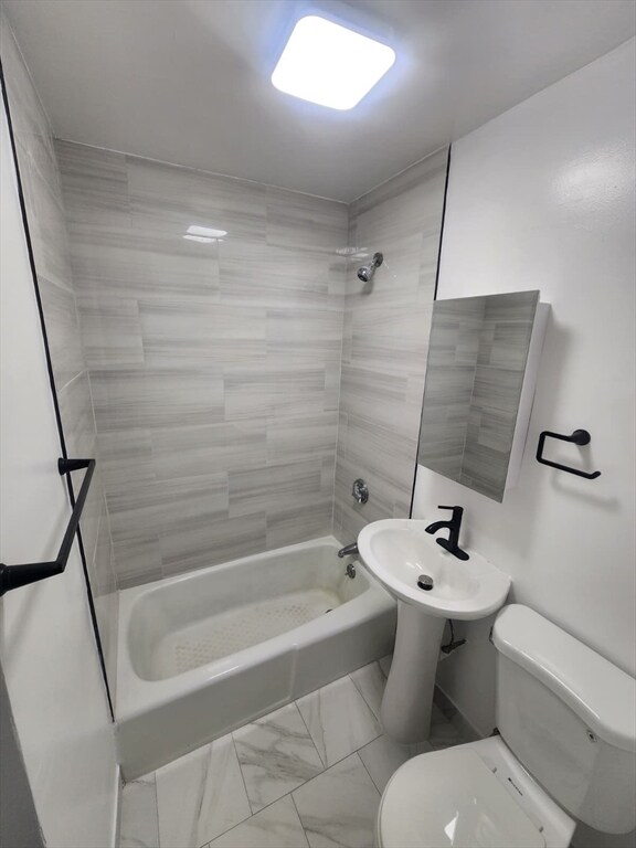 Building Photo - 564 Hyde Park Ave