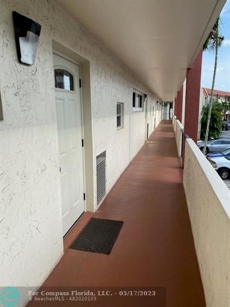 Building Photo - 9220 S Hollybrook Lake Dr