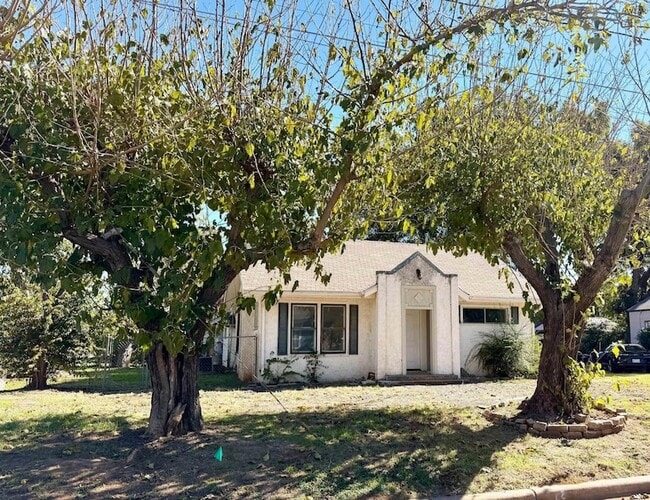 Building Photo - 2213 Bridwell St