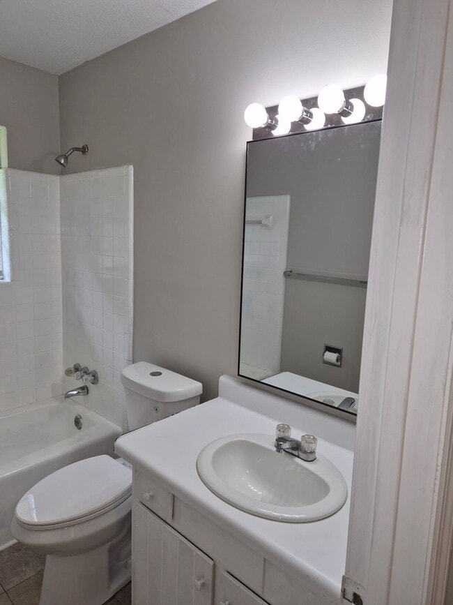 Building Photo - 4203 Davis Ln