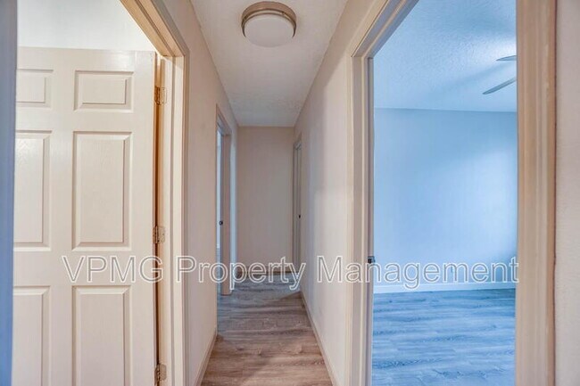 Building Photo - 5404 NE 45th St