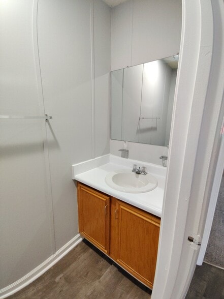 Building Photo - 16 Duiguid Dr