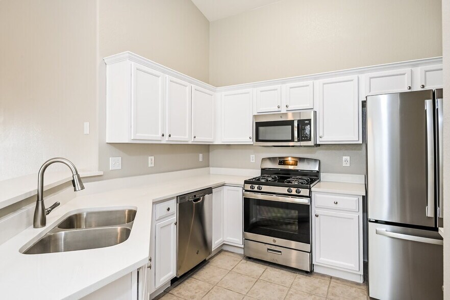 Building Photo - 10354 E Ravenswood St