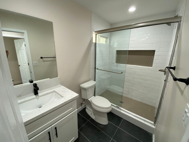 Building Photo - Newly Renovated (2022), 4BD/2BA