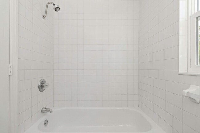 Building Photo - 5148 Tampa Bay Growth Fund 2 LLC