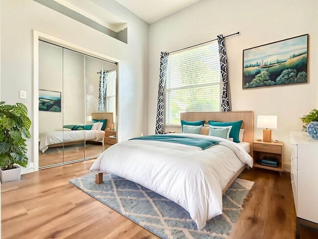 Building Photo - Executive 4bedrooms/3baths Dream pool-home...