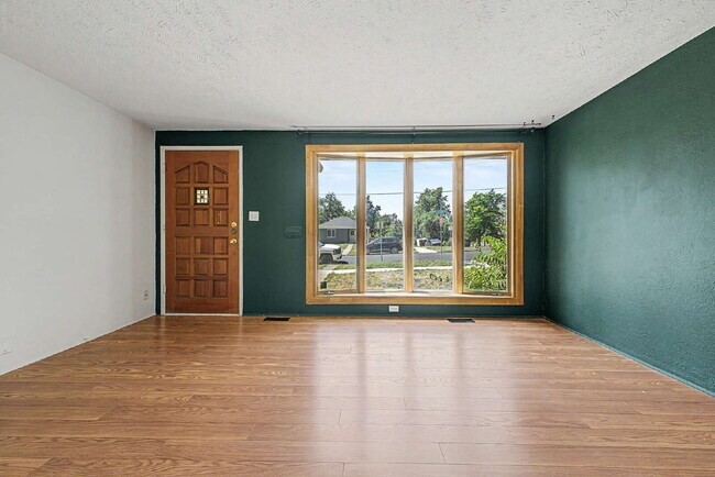 Building Photo - "Charming 3-Bed Townhouse in Denver's Heart – Spacious 1350 Sq Ft Living!"