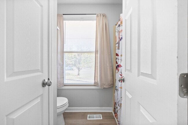 Building Photo - 1804 Palamino Dr