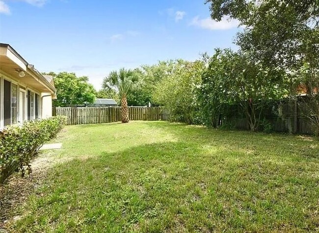 Building Photo - Deerwood Community 4 bedroom/3 bath Single...