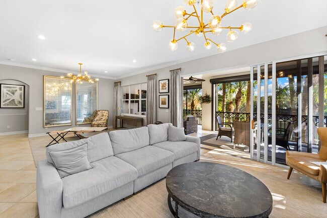 Building Photo - 2864 Tiburon Blvd E