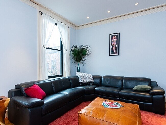 Building Photo - 105 Marlborough St