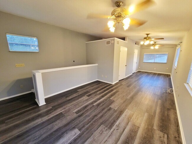 Building Photo - St. Petersburg Pool Home - 3 Bedroom 2 Bath