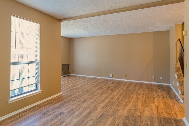 Building Photo - 802 Rachels View