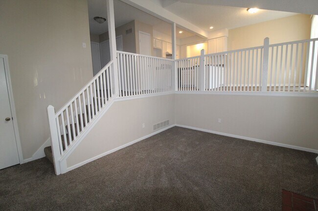 Building Photo - 117 S Saxony Dr