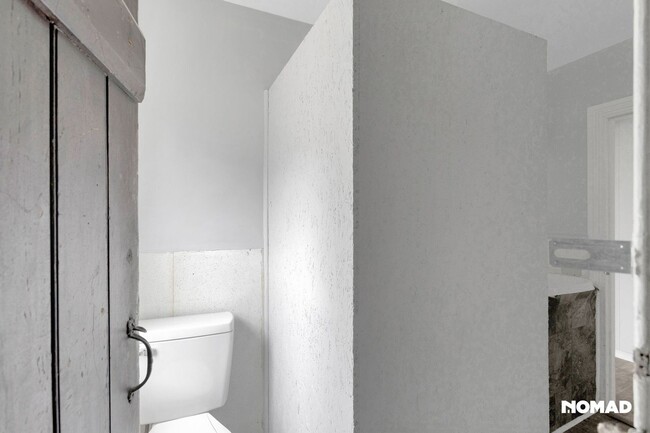 Building Photo - Charming 1BR Duplex in Salem