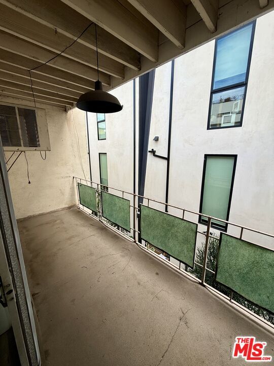 Building Photo - 1333 N Fuller Ave