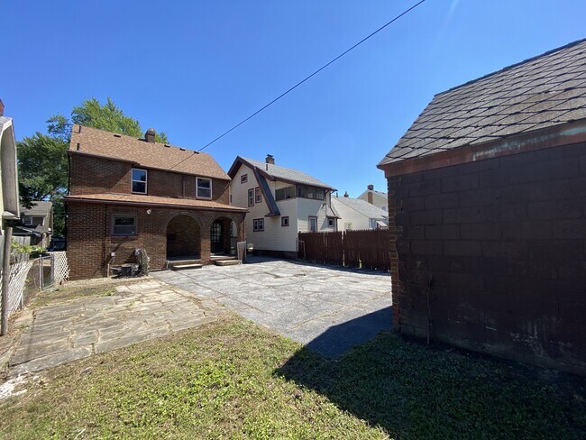 Building Photo - 3847 Revere Dr