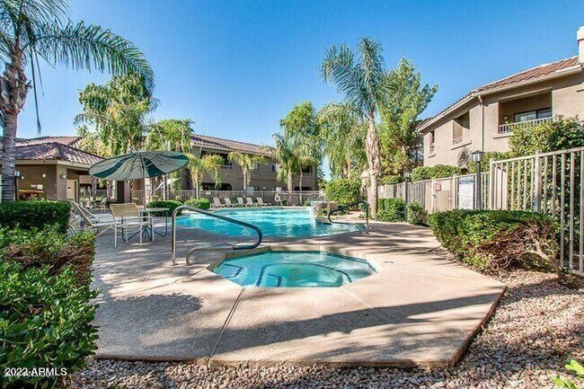 Building Photo - 15225 N 100th St