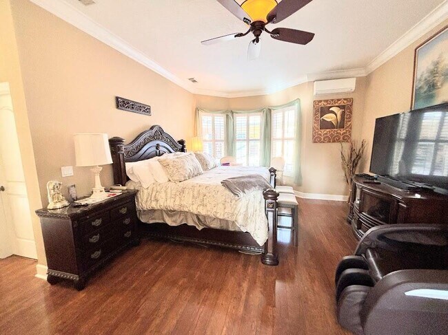 Building Photo - 885 SW Grand Reserves Blvd