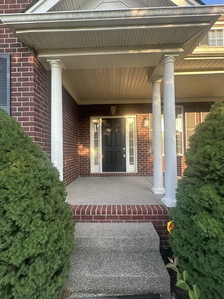 Building Photo - 402 Valley Spring Dr