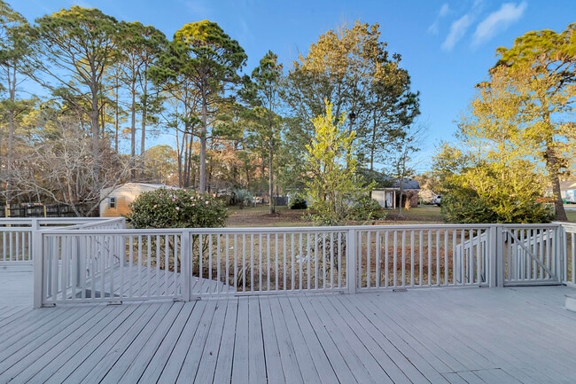 Building Photo - 300 Wildwood St