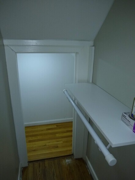 Building Photo - 19 Sheffield Ave