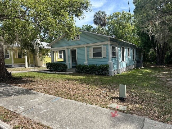 Building Photo - Charming Home with Modern Updates in Leesburg!