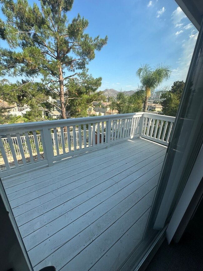 Building Photo - Beautiful Lake Hills Home with Sparkling Pool – A Must See!