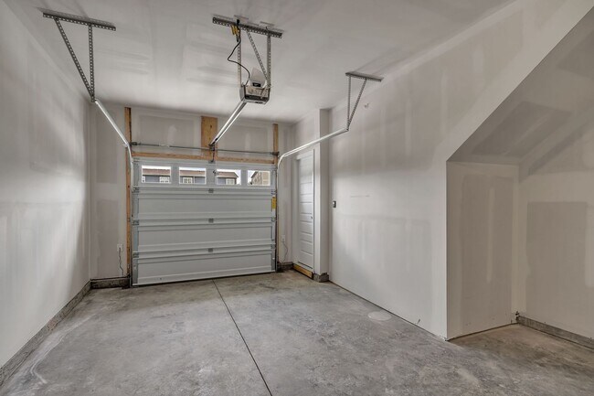 Building Photo - 1205 Harper Lndg