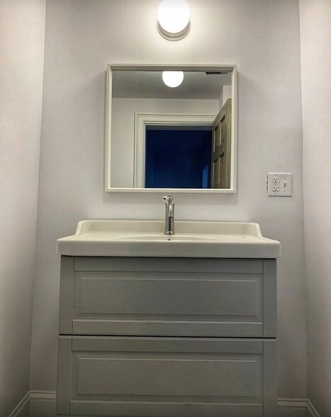 Bathroom - 35 Edward St