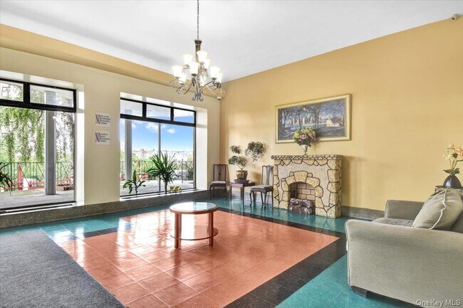 Building Photo - 2630 Kingsbridge Terrace