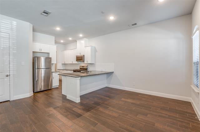 Building Photo - 6134 Blythe Dr