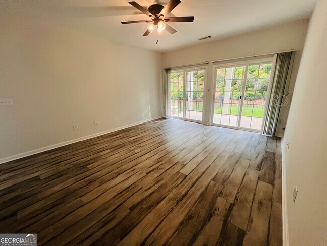 Building Photo - 164 Begonia Ct