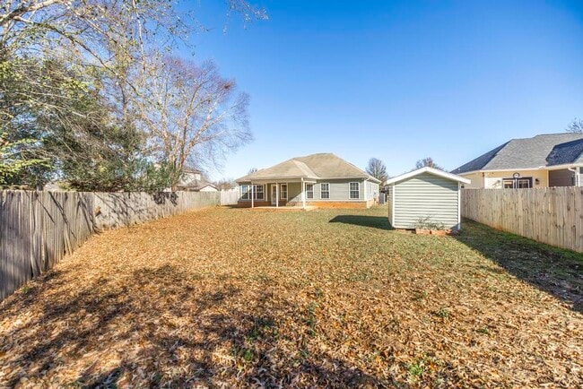 Building Photo - 102 Summerstone Bend