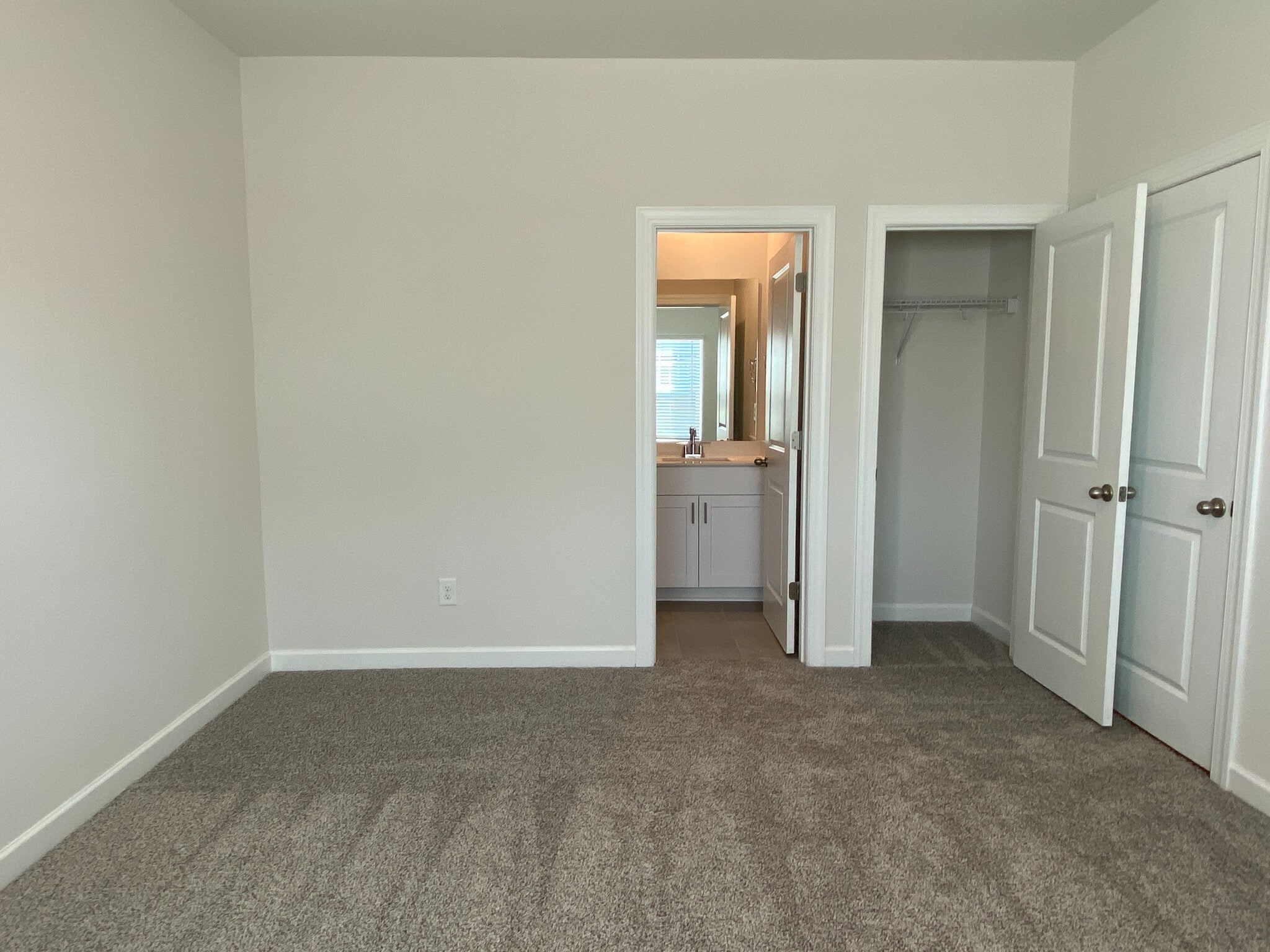 Building Photo - Room in Townhome on Tears Ln